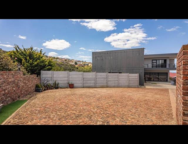 5 BEDROOM HOUSE FOR SALE IN DANA BAY